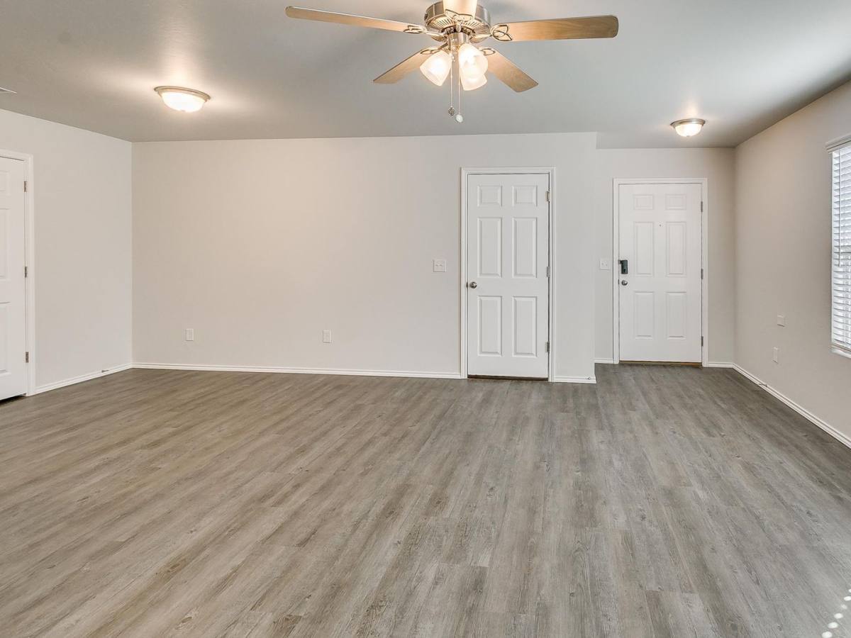 Apartment for rent at 9627 Glover River Dr, Yukon, OK 73099