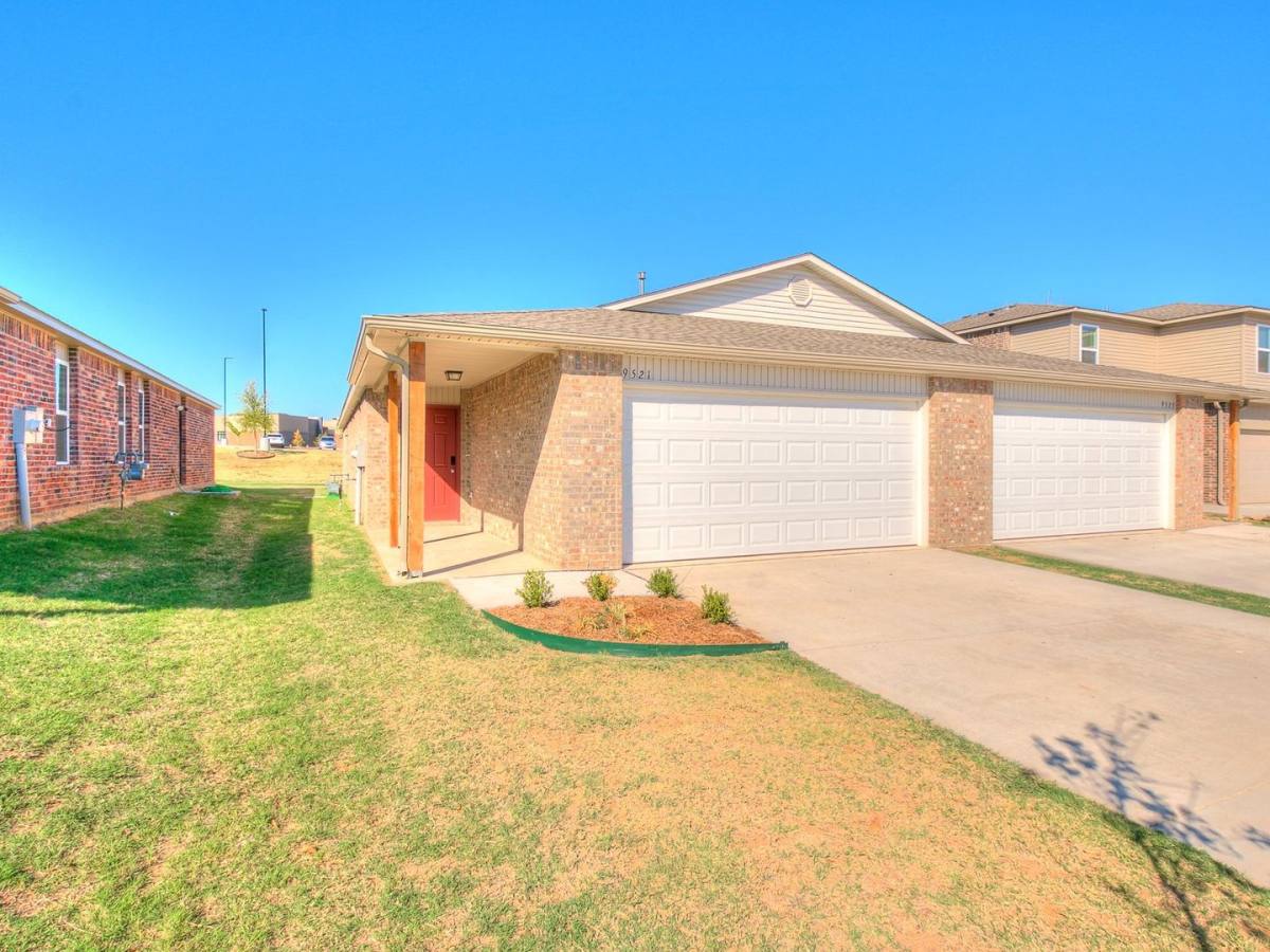 Apartment for rent at 9627 Glover River Dr, Yukon, OK 73099