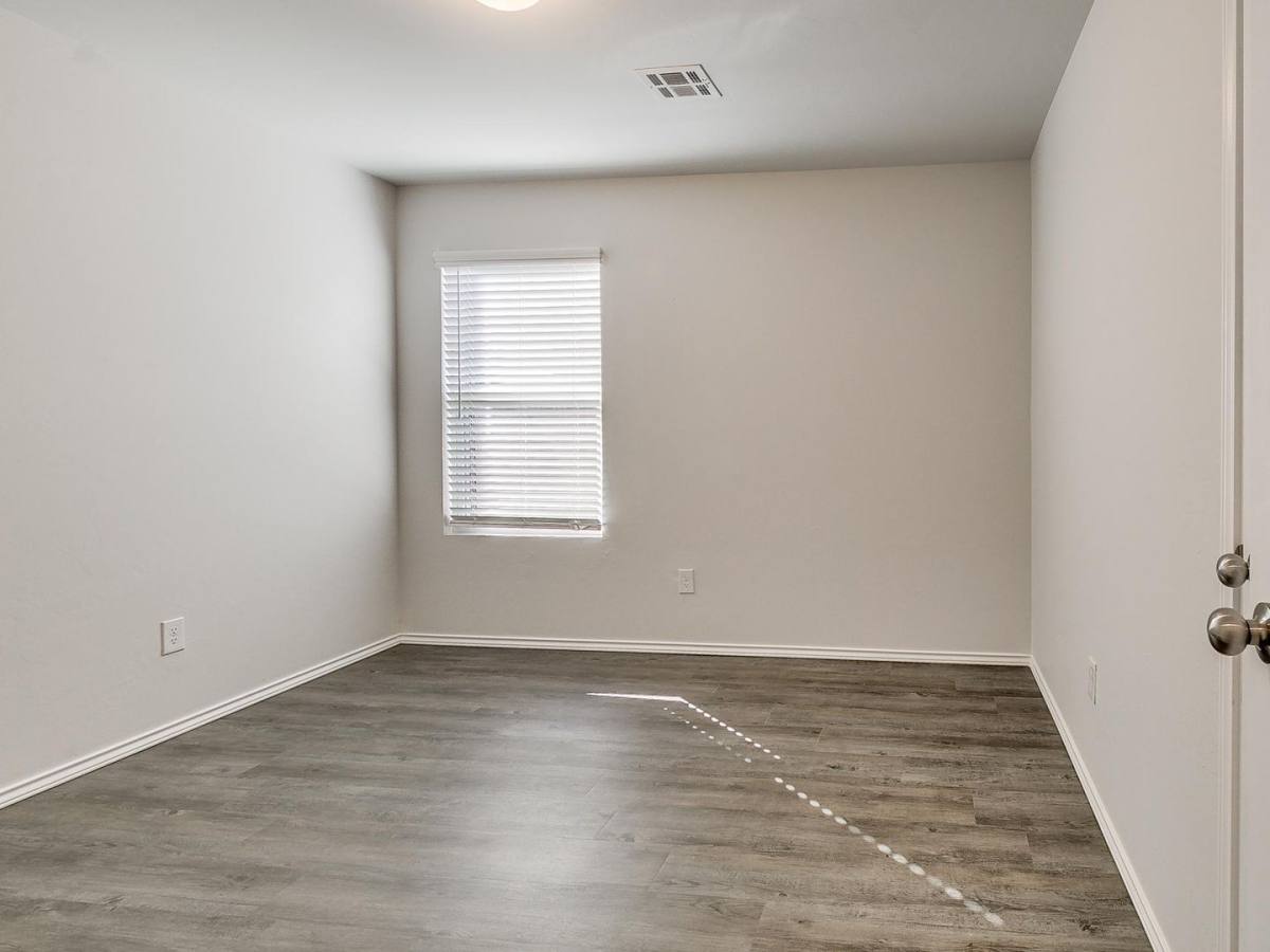 Apartment for rent at 9627 Glover River Dr, Yukon, OK 73099