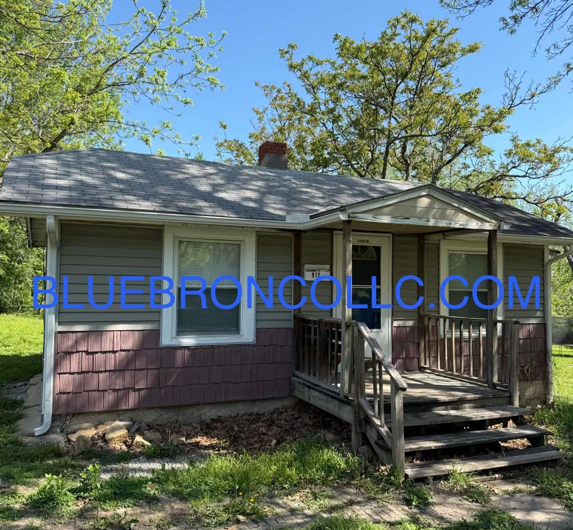912 E Stone St, Independence, MO 64050
