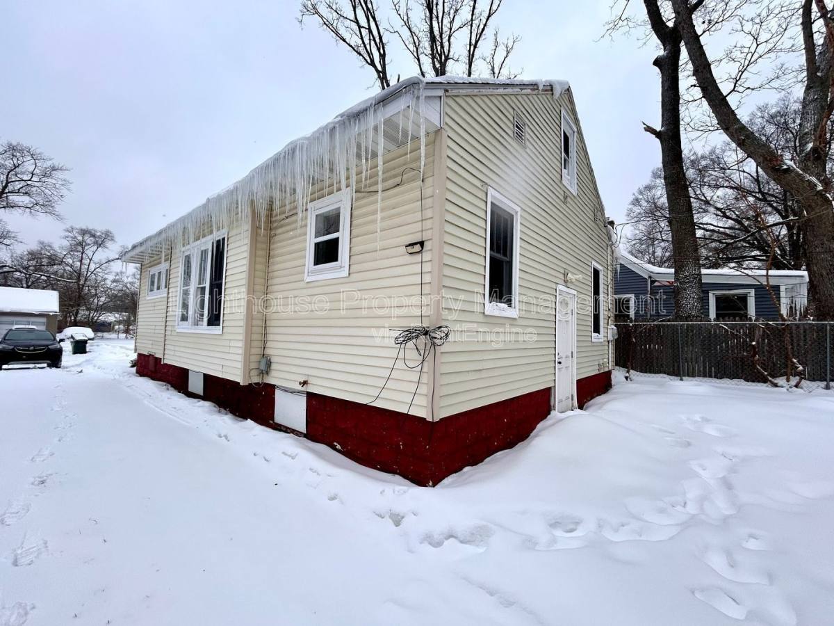 House for rent at 2174 Continental St, Muskegon, MI 49444