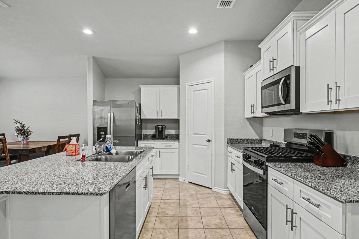House for rent at 513 Bronze Circle W, Springtown, TX 76082