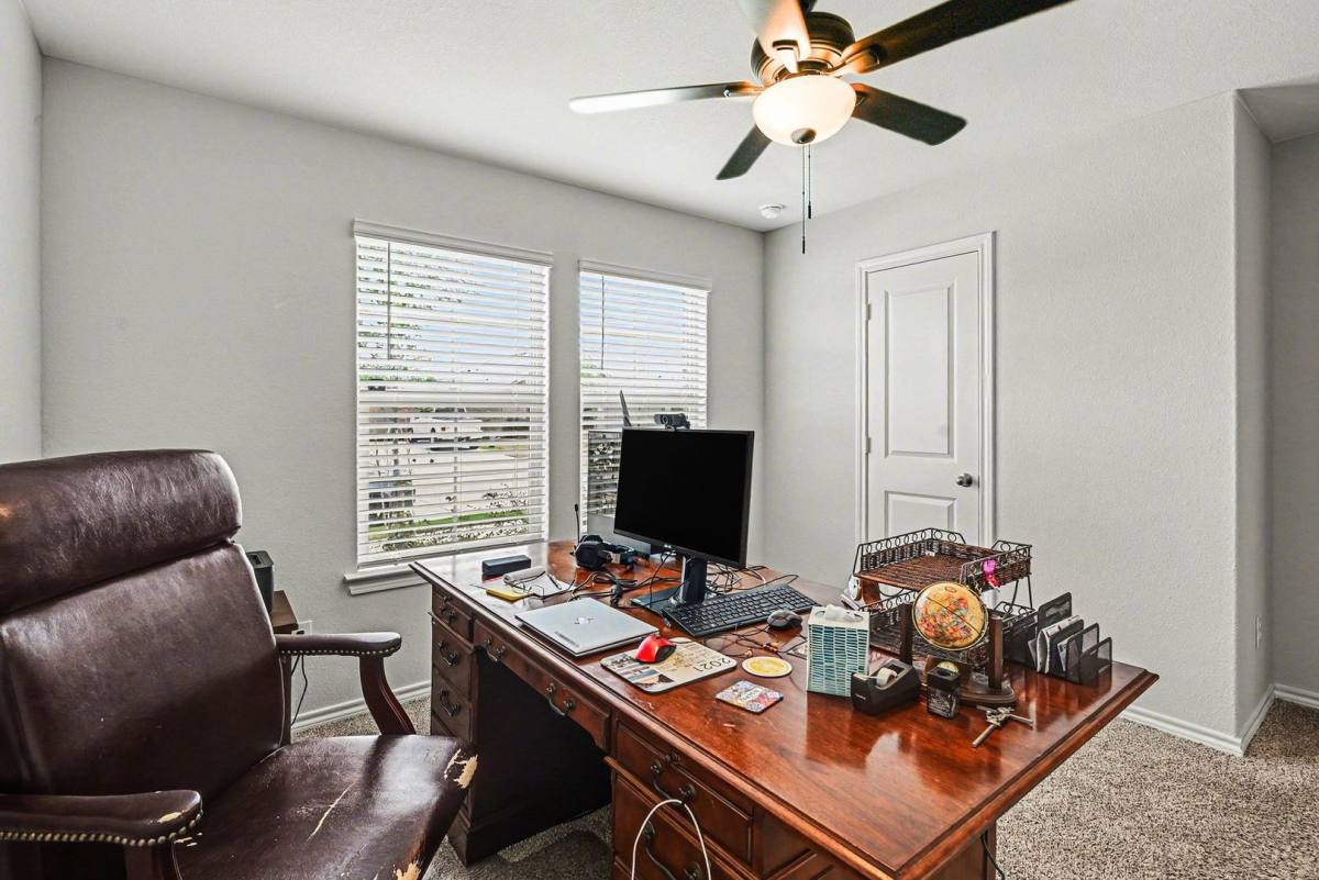House for rent at 513 Bronze Circle W, Springtown, TX 76082