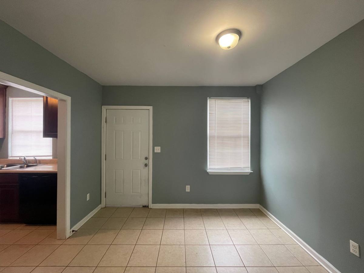 Apartment for rent at 833 N Ave #A2, Macon, GA 31211