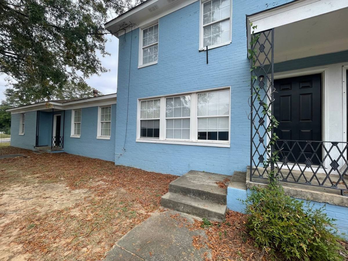 Apartment for rent at 833 N Ave #A2, Macon, GA 31211