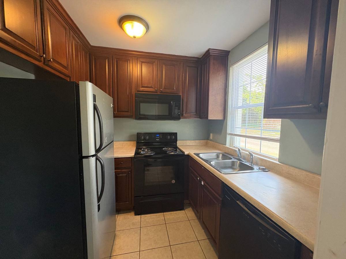 Apartment for rent at 833 N Ave #A2, Macon, GA 31211