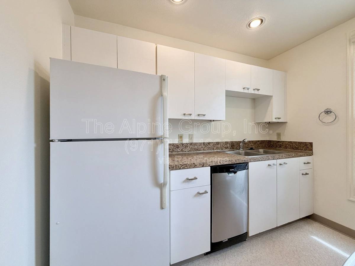 Apartment for rent at 4318 SE Milwaukie Ave #1, Portland, OR 97202