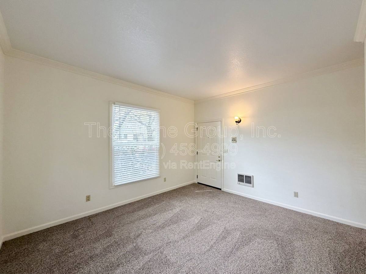 Apartment for rent at 4318 SE Milwaukie Ave #1, Portland, OR 97202