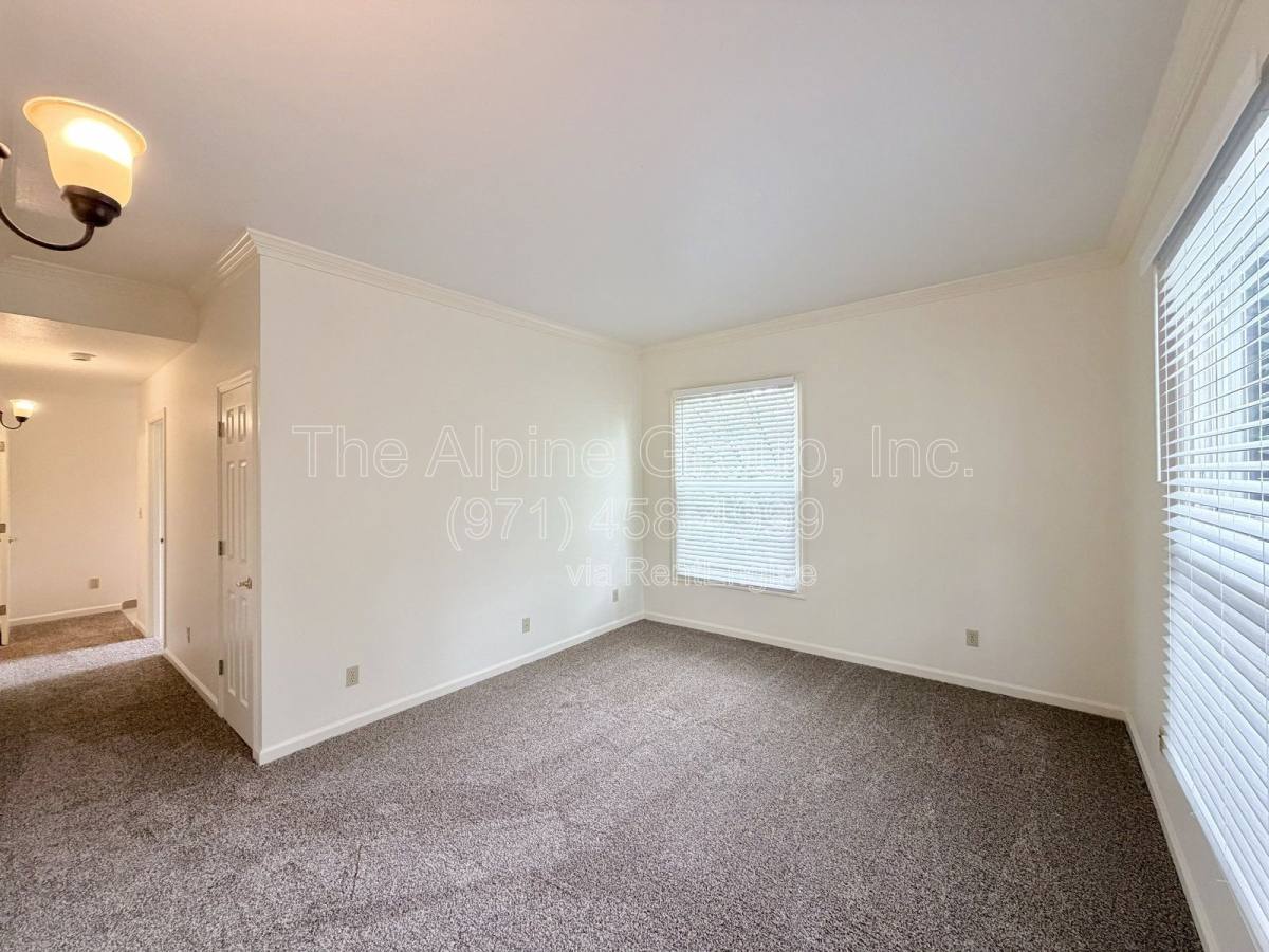 Apartment for rent at 4318 SE Milwaukie Ave #1, Portland, OR 97202