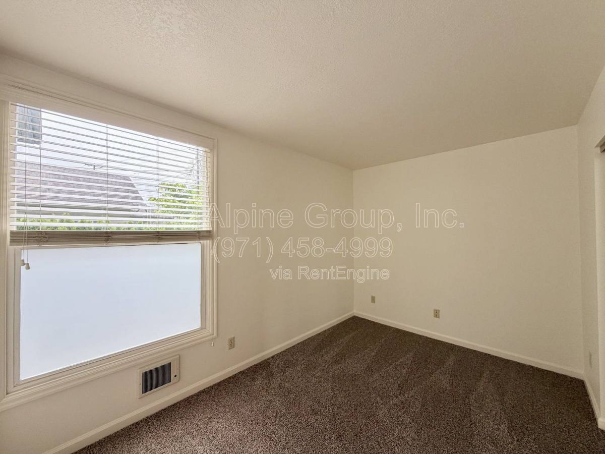 Apartment for rent at 4318 SE Milwaukie Ave #1, Portland, OR 97202