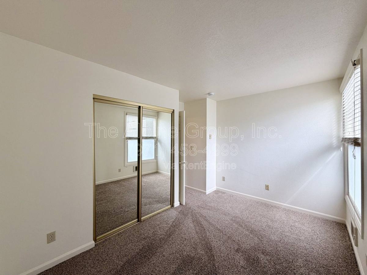 Apartment for rent at 4318 SE Milwaukie Ave #1, Portland, OR 97202