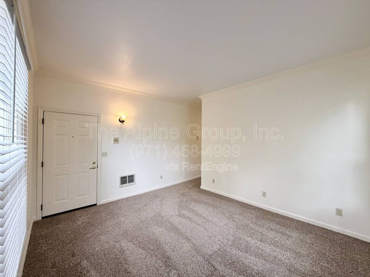 Apartment for rent at 4318 SE Milwaukie Ave #1, Portland, OR 97202