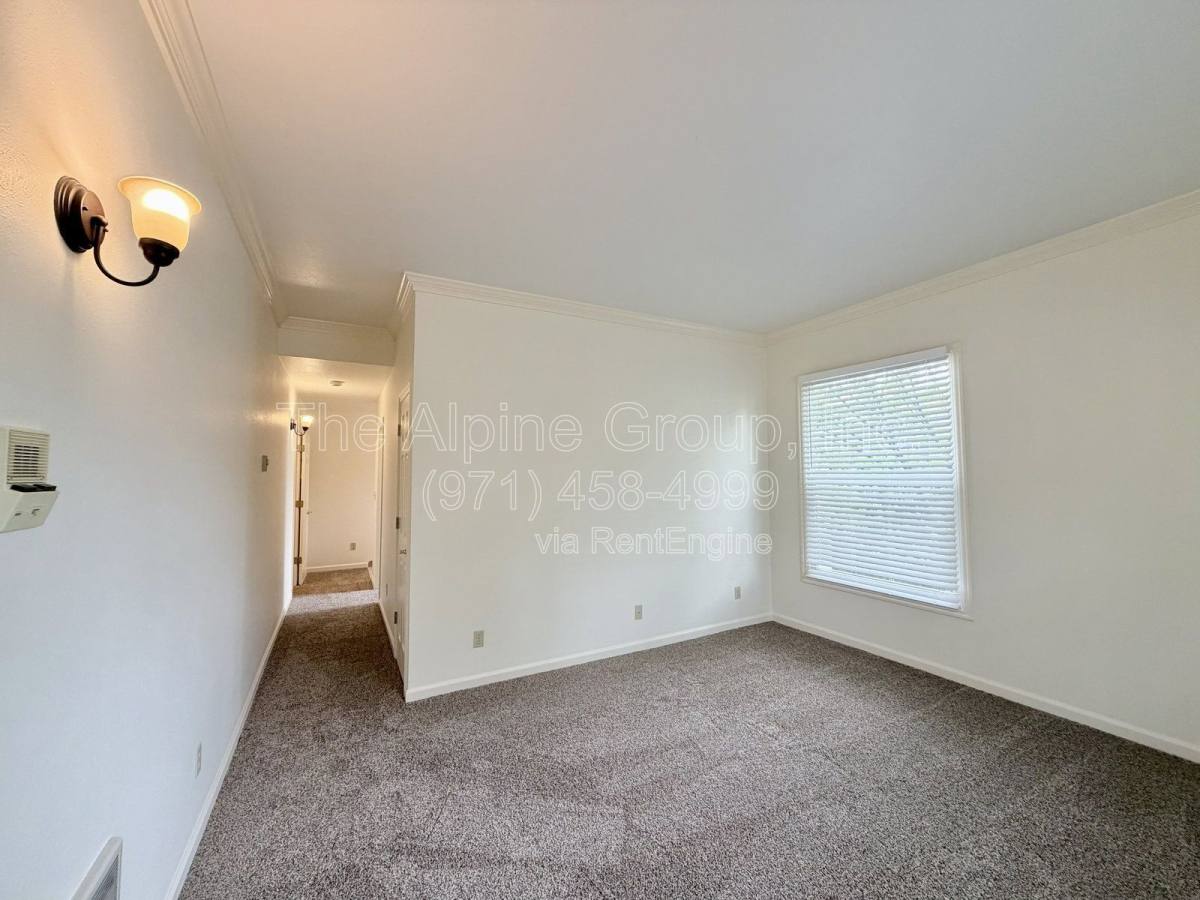 Apartment for rent at 4318 SE Milwaukie Ave #1, Portland, OR 97202