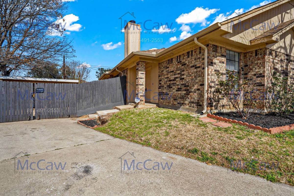 Apartment for rent at 2813 Newkirk Court, Euless, TX 76039