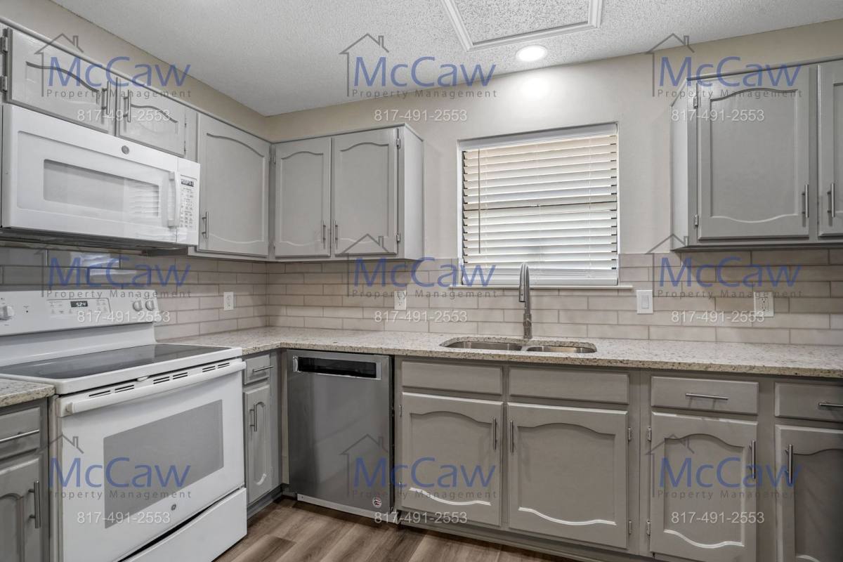 Apartment for rent at 2813 Newkirk Court, Euless, TX 76039