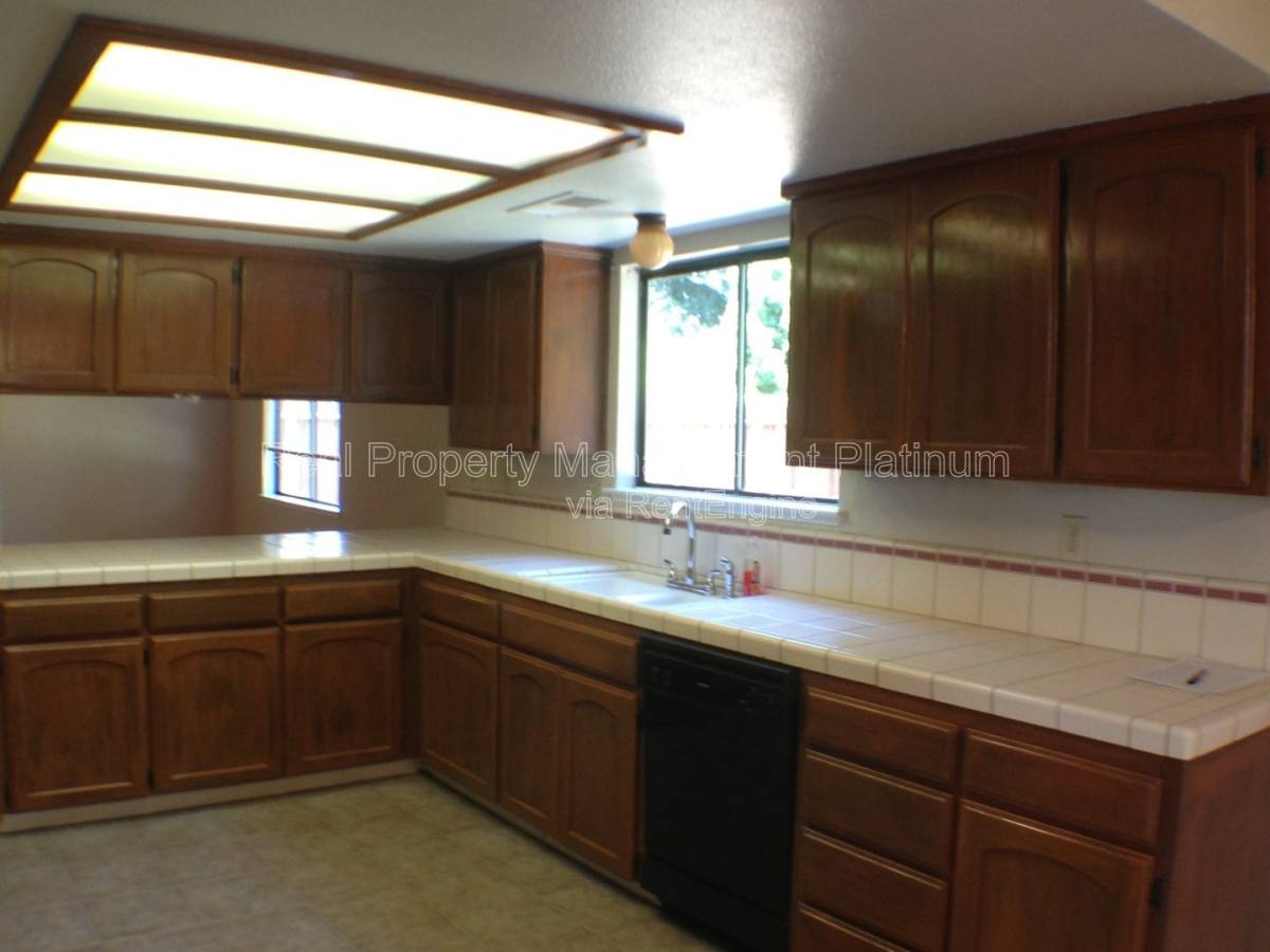House for rent at 675 N Claremont Ave, Clovis, CA 93611