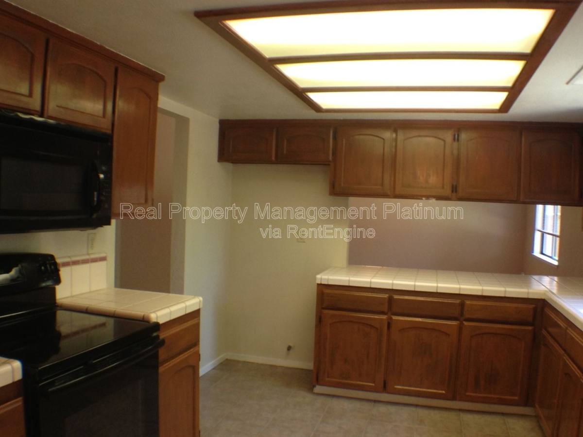 House for rent at 675 N Claremont Ave, Clovis, CA 93611