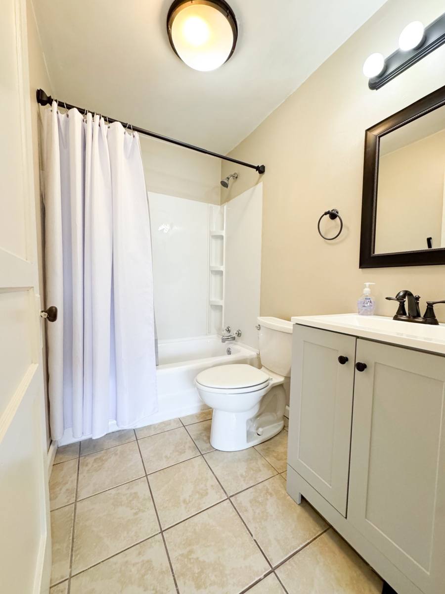 Apartment for rent at 321R S Walnut St #1, Huntington, WV 25705