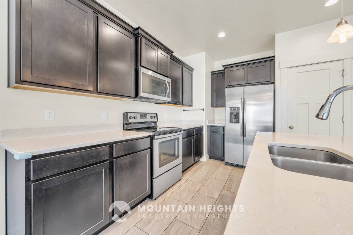 Townhouse for rent at 607 Sawback Lane, Draper, UT 84020