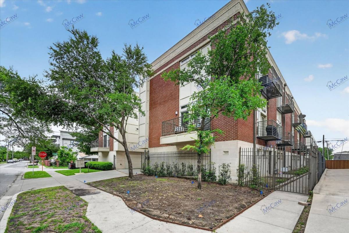Condo for rent at 5618 Lindell Ave #6, Dallas, TX 75206