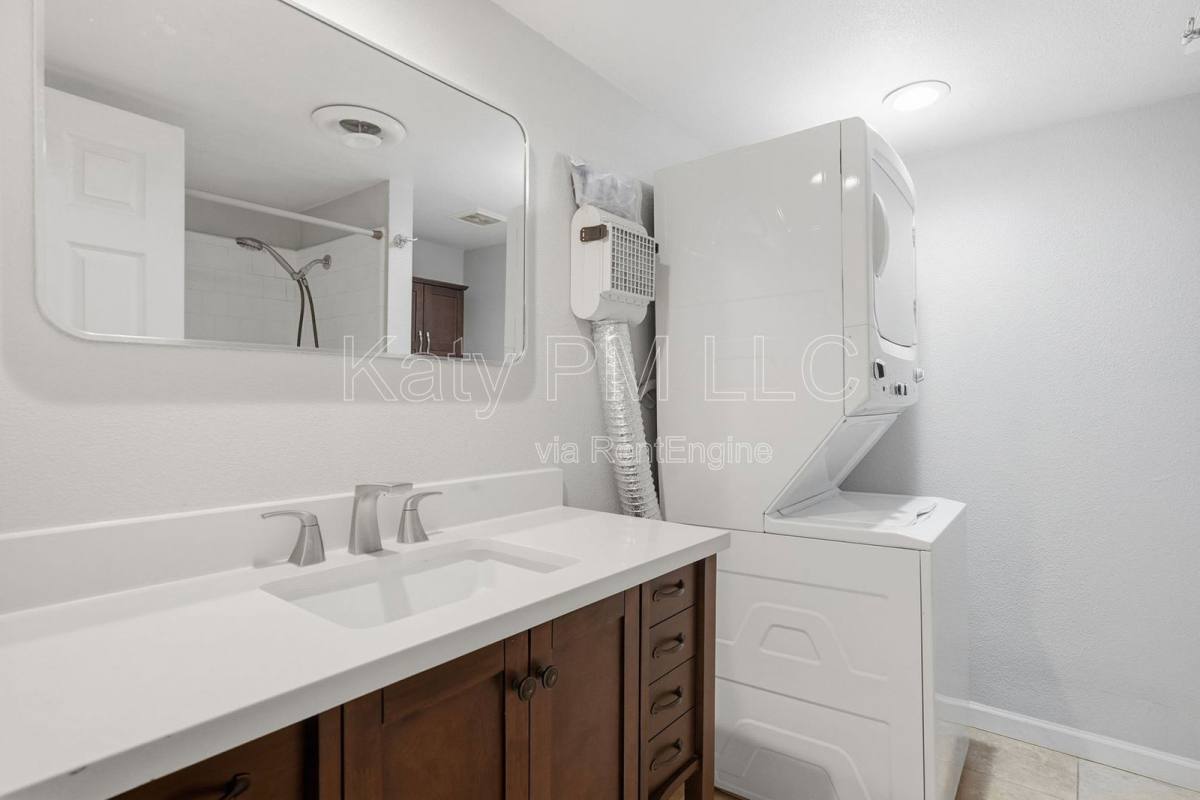 Condo for rent at 1702 W Tuckey Lane #132, Phoenix, AZ 85015