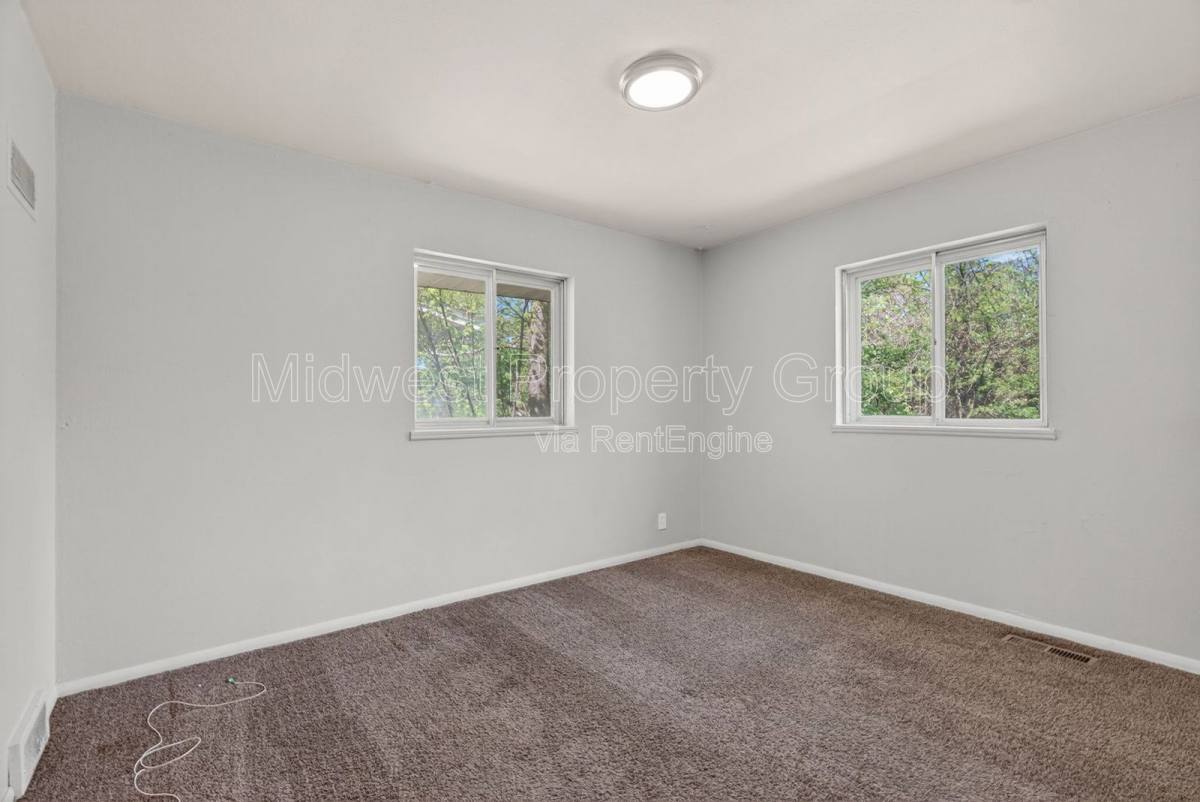 House for rent at 743 Shepley Dr, Saint Louis, MO 63137