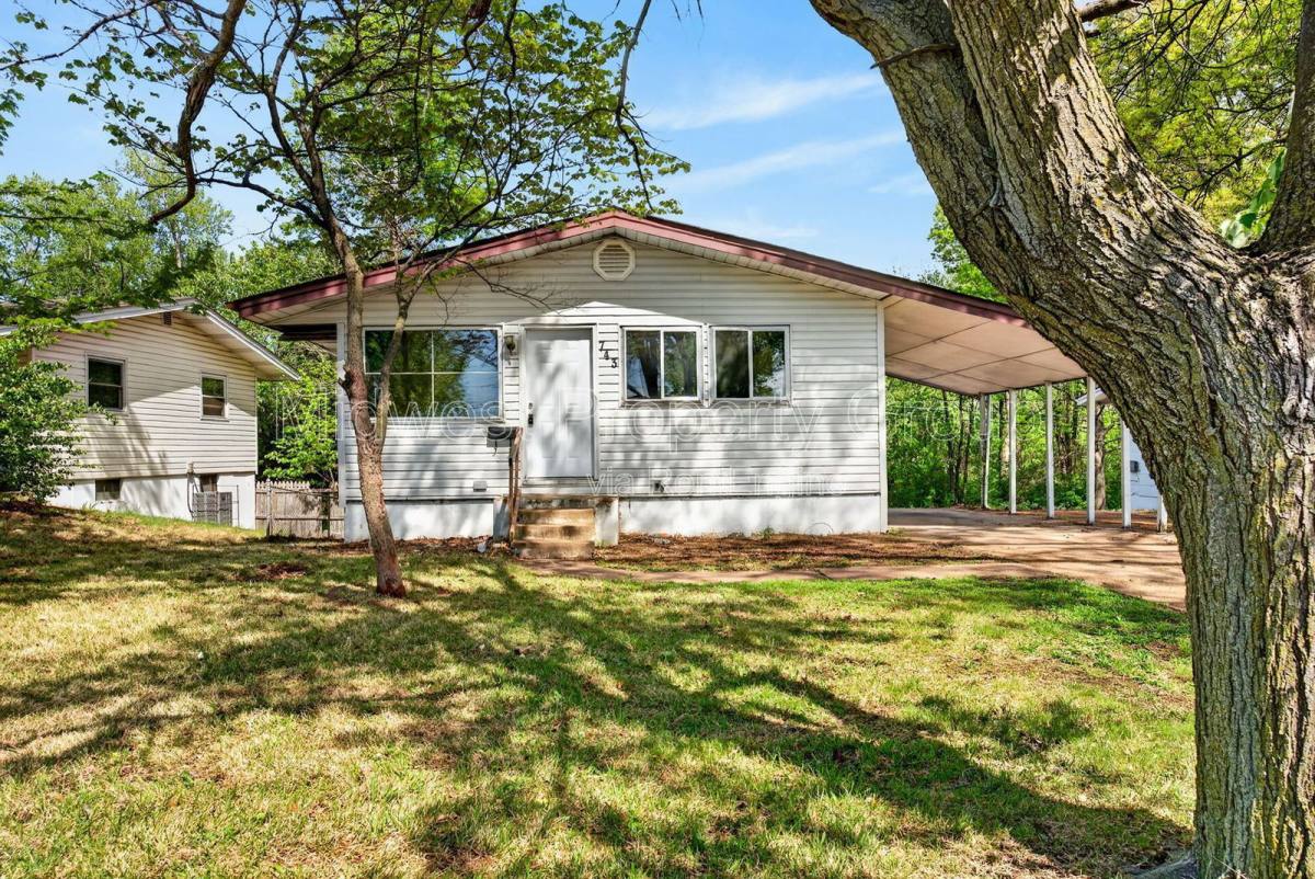 House for rent at 743 Shepley Dr, Saint Louis, MO 63137