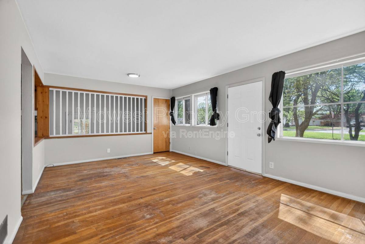 House for rent at 743 Shepley Dr, Saint Louis, MO 63137