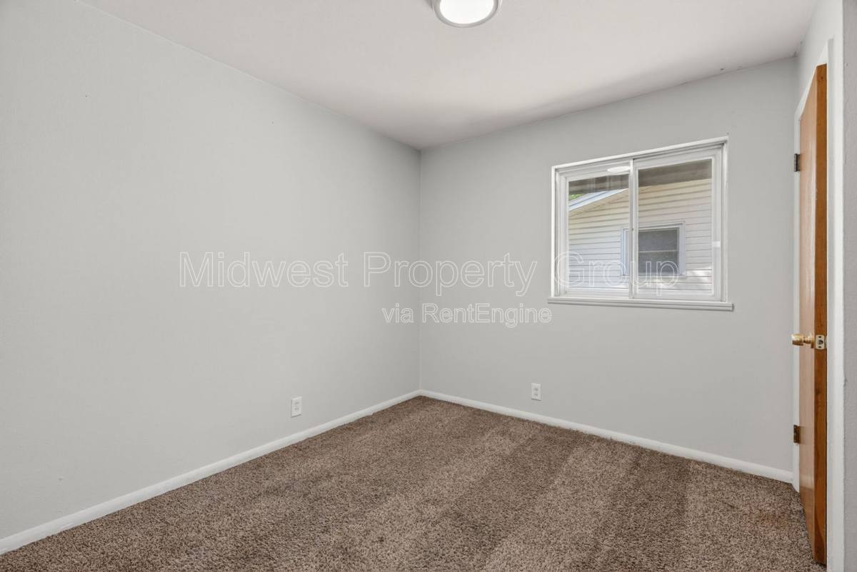 House for rent at 743 Shepley Dr, Saint Louis, MO 63137