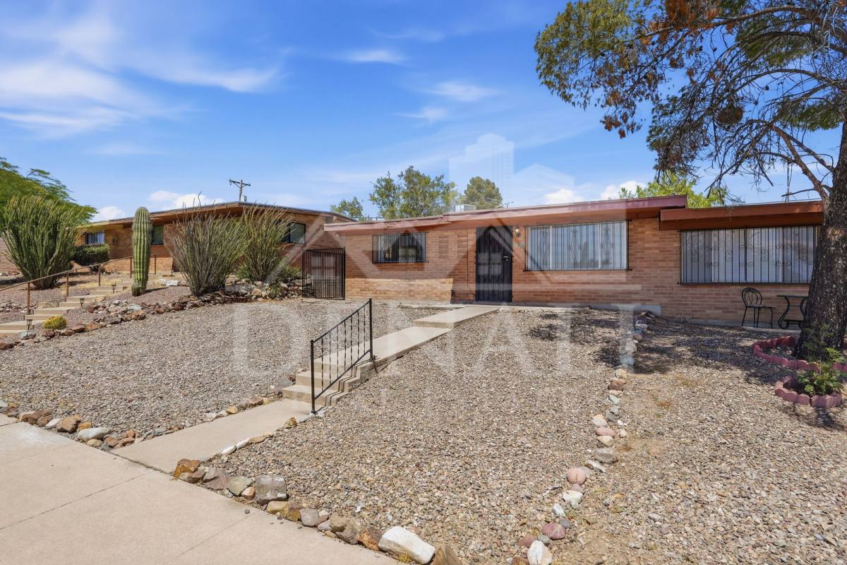 Townhouse for rent at 1808 W Caravelle Rd, Tucson, AZ 85713