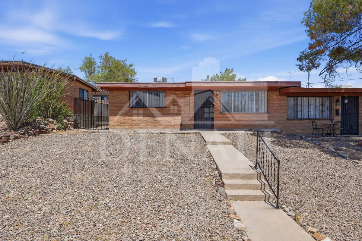 Townhouse for rent at 1808 W Caravelle Rd, Tucson, AZ 85713