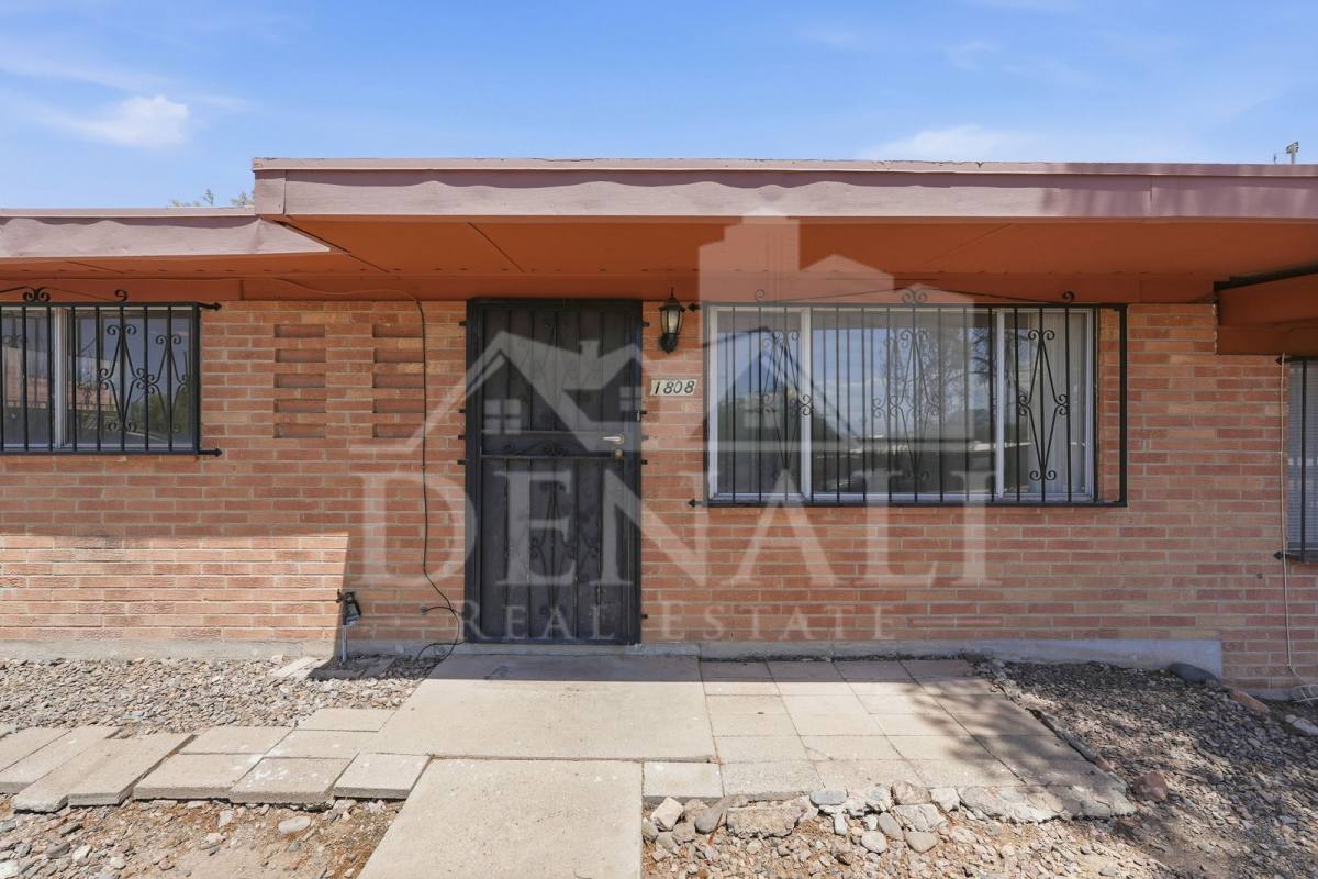Townhouse for rent at 1808 W Caravelle Rd, Tucson, AZ 85713