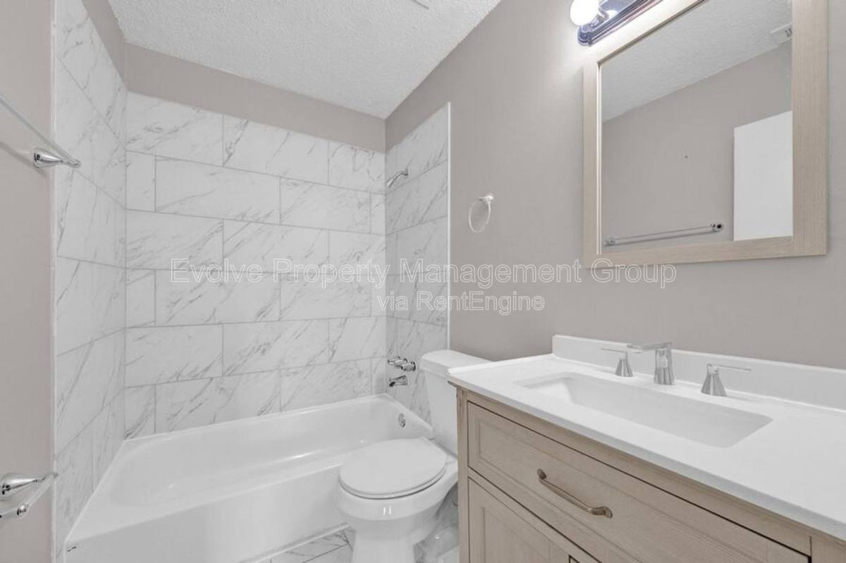 Apartment for rent at 3434 Spottswood Ave, Memphis, TN 38111
