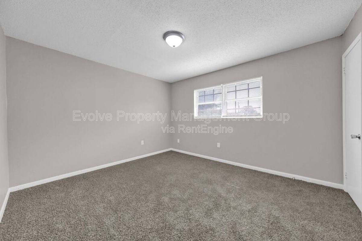 Apartment for rent at 3434 Spottswood Ave, Memphis, TN 38111