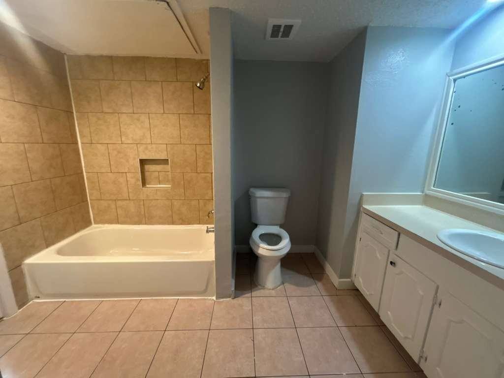 Apartment for rent at 2408 Hollandale Circle #B, Arlington, TX 76010