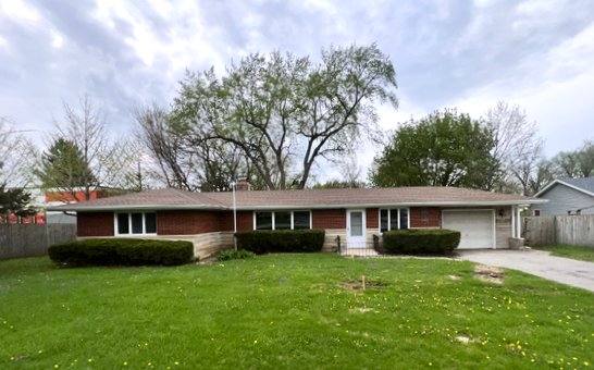 Apartment for rent at 1108 E 9th St #1B, Lockport, IL 60441
