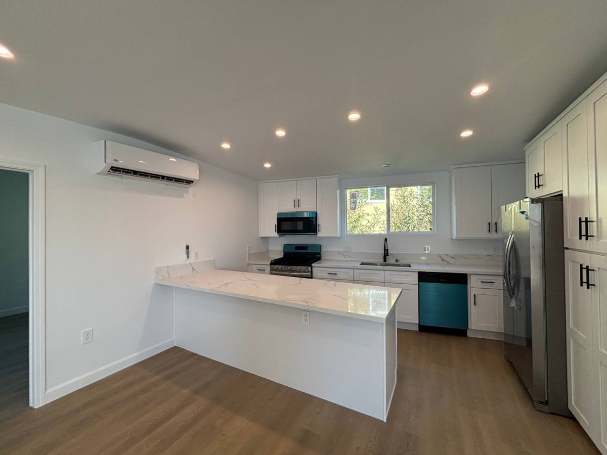 Apartment for rent at 2280 S Barrington Ave #9, Los Angeles, CA 90064