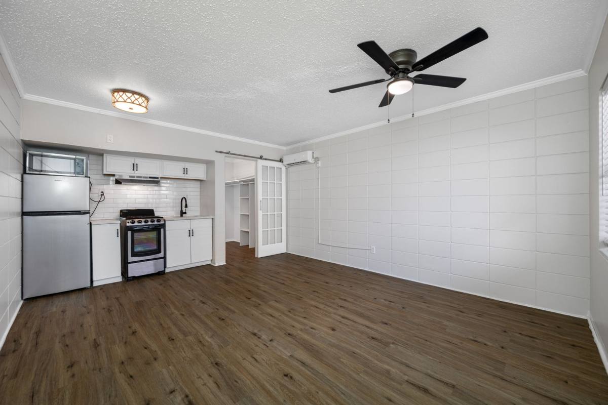Apartment for rent at 425 2nd St N, Saint Petersburg, FL 33701
