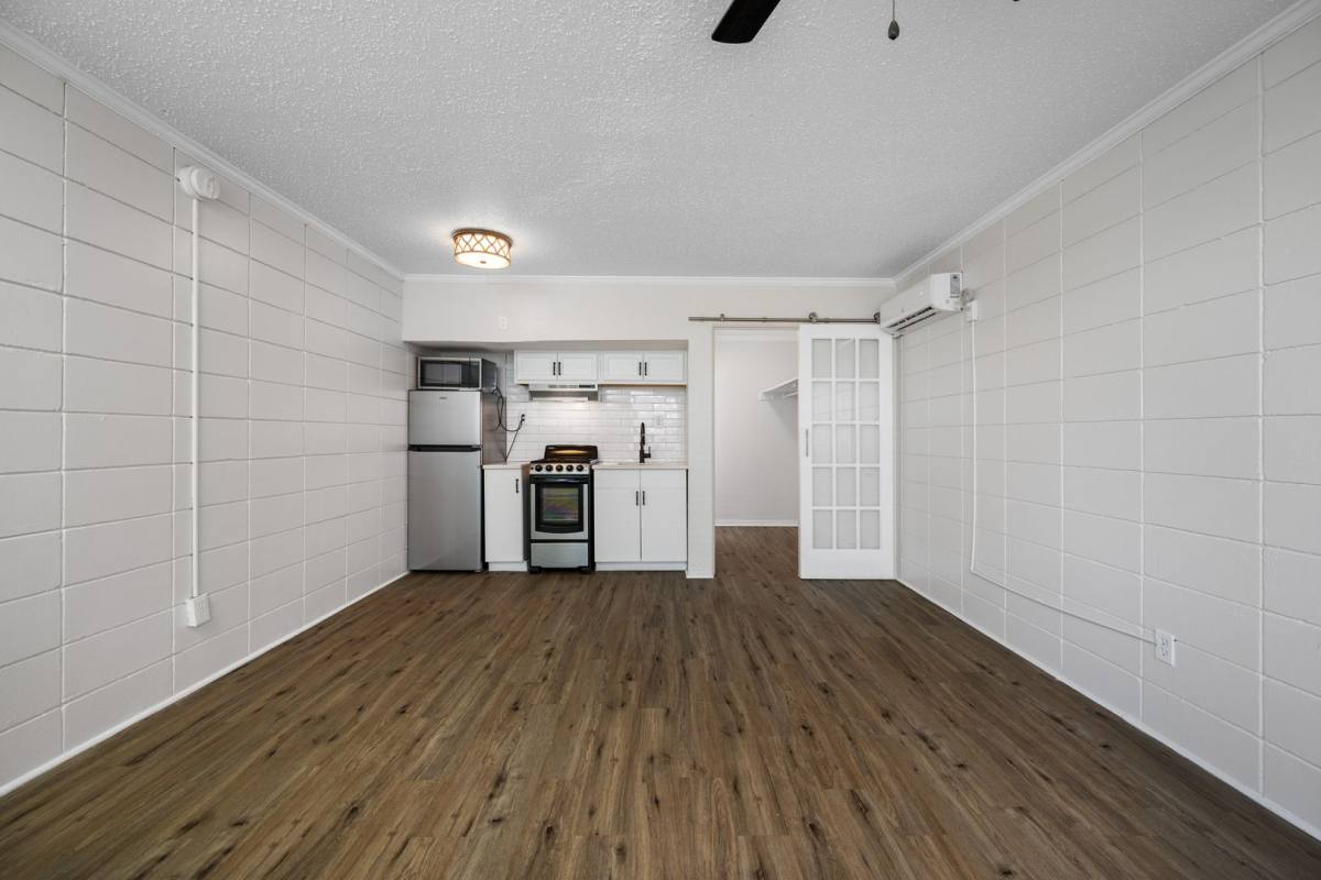 Apartment for rent at 425 2nd St N, Saint Petersburg, FL 33701
