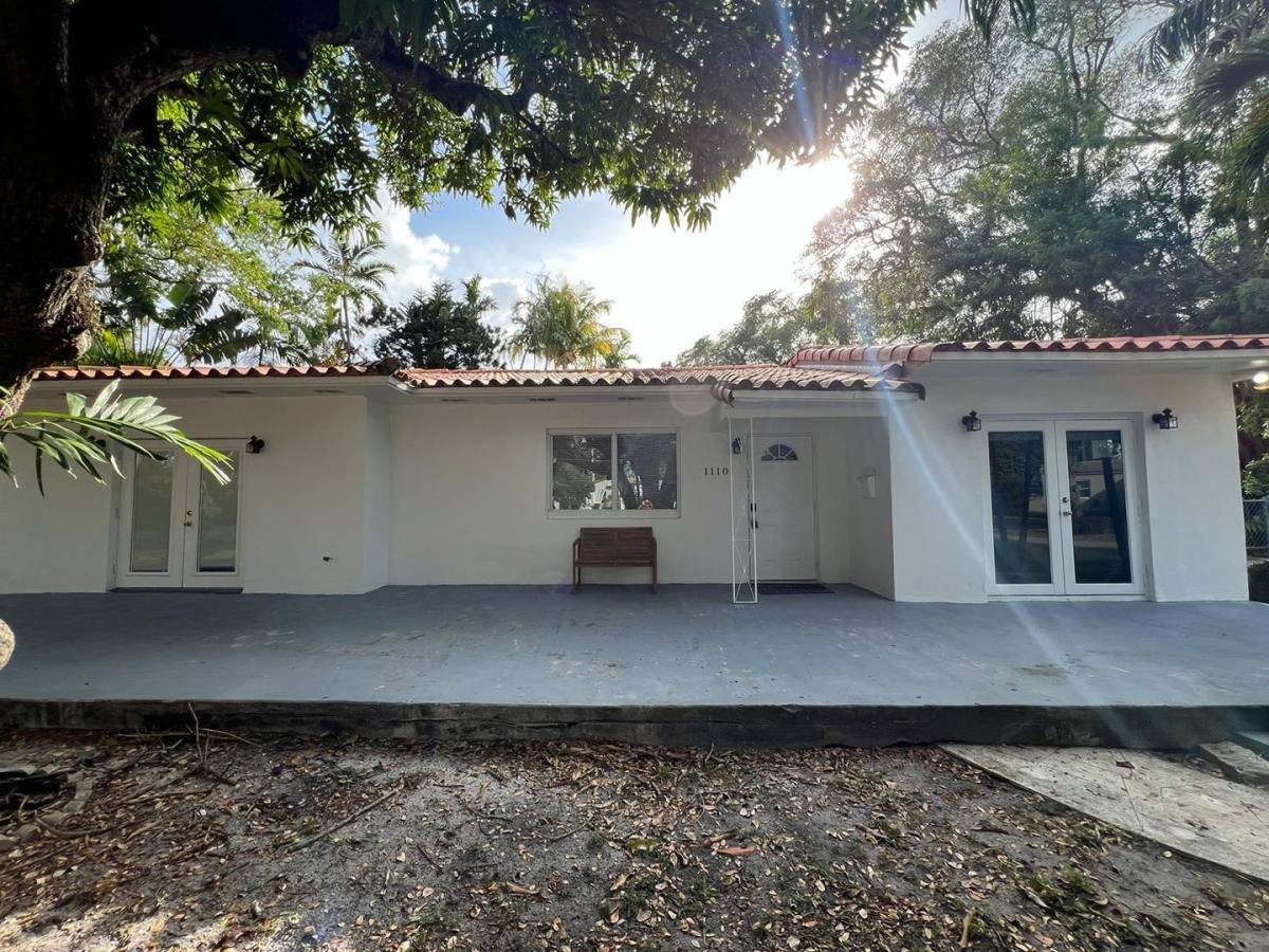 Apartment for rent at 1110 NE 119 Th St, Miami, FL 33131