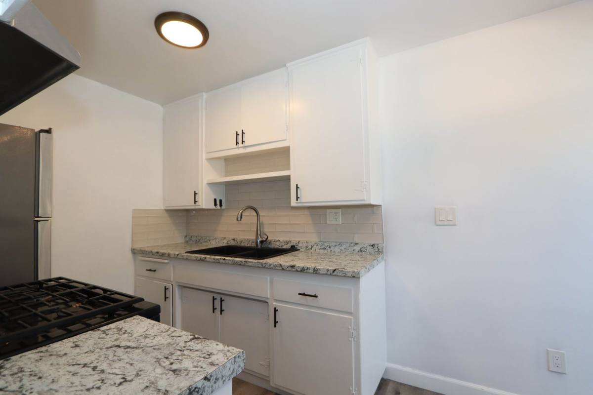 Apartment for rent at 460 Vista Ave, Pasadena, CA 91107