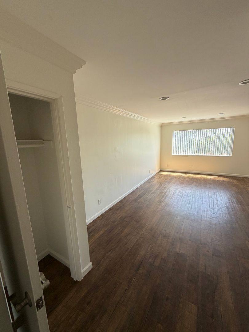 Apartment for rent at 1320 N Sycamore Ave, Los Angeles, CA 90028