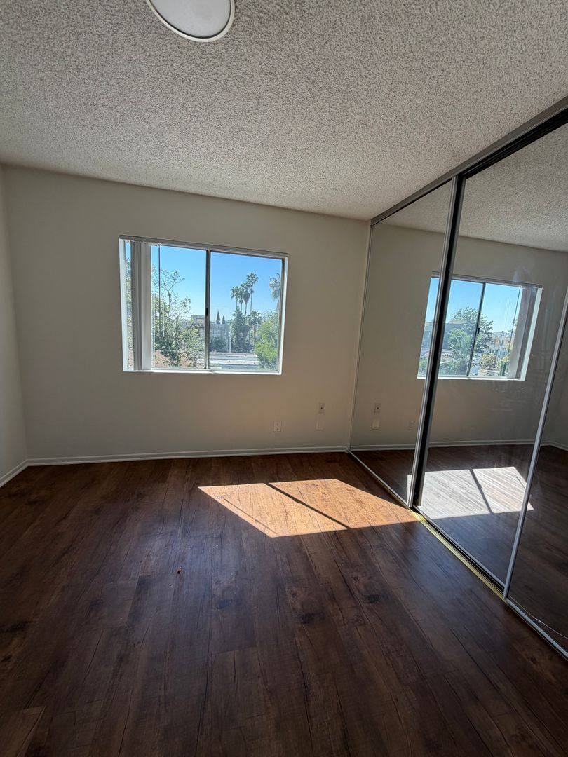 Apartment for rent at 1320 N Sycamore Ave, Los Angeles, CA 90028
