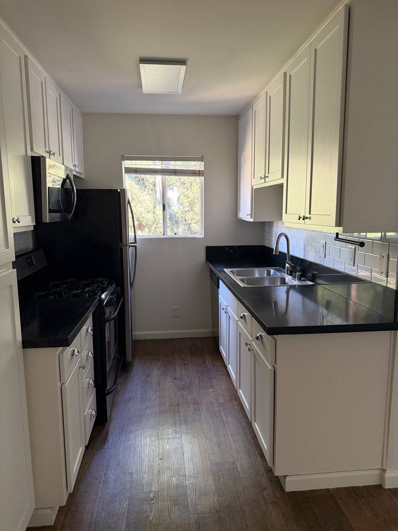 Apartment for rent at 1320 N Sycamore Ave, Los Angeles, CA 90028