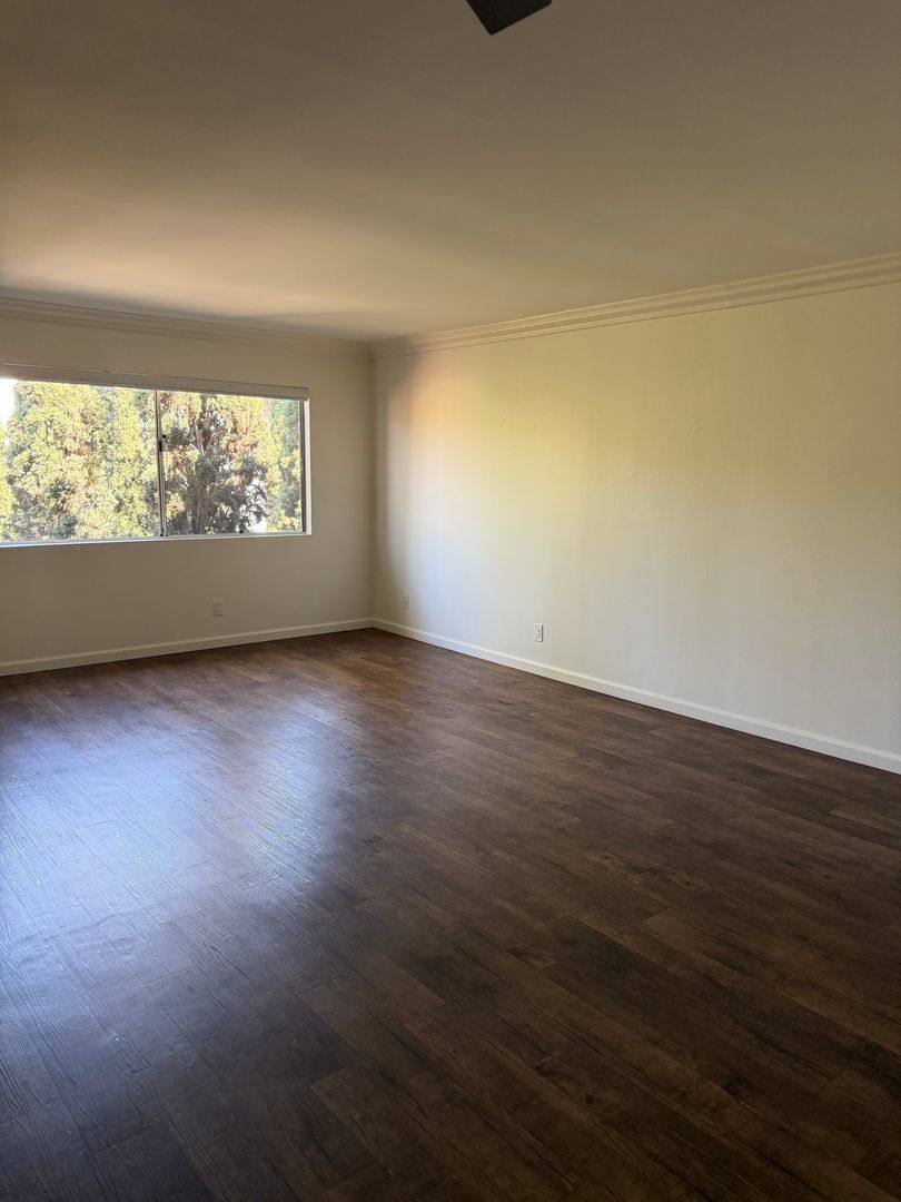 Apartment for rent at 1320 N Sycamore Ave, Los Angeles, CA 90028