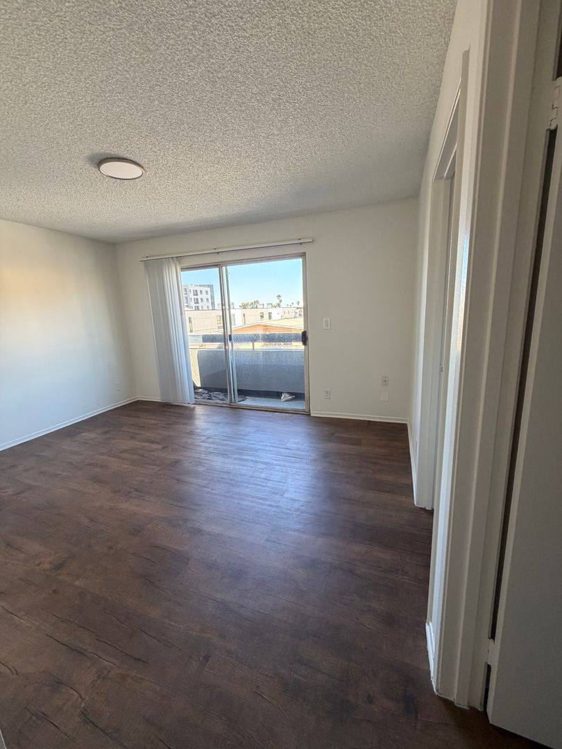 Apartment for rent at 1320 N Sycamore Ave, Los Angeles, CA 90028