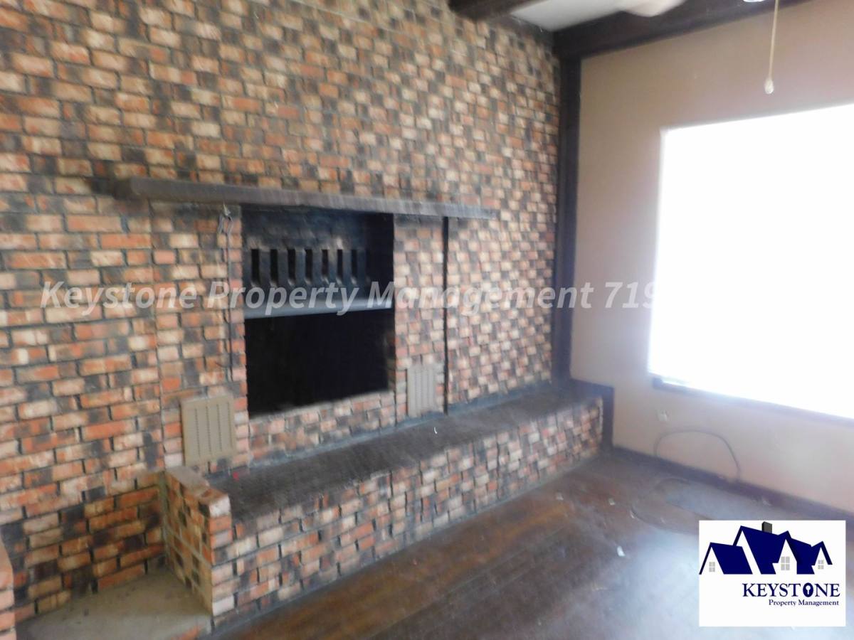 House for rent at 906 N Glendale Ave, Pueblo, CO 81001