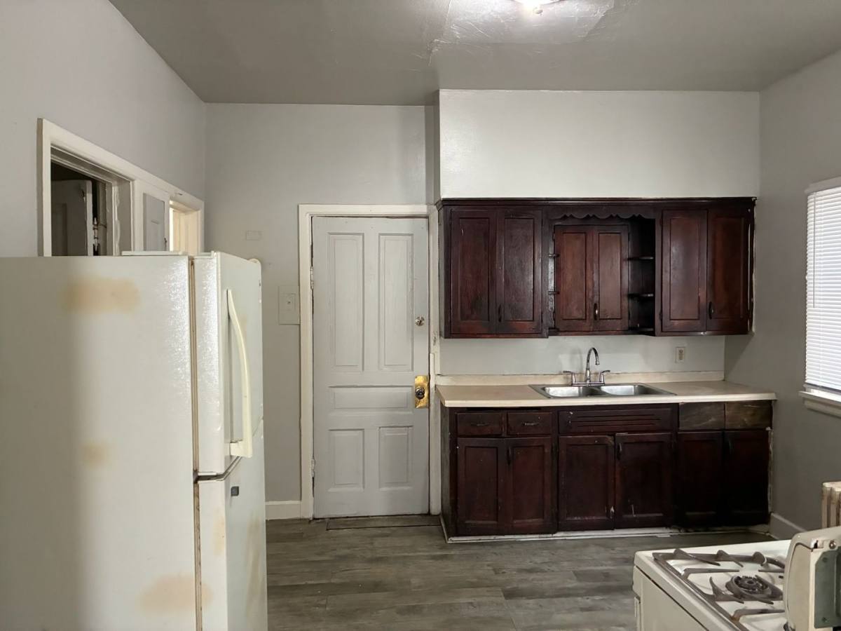Apartment for rent at 1130 W Washington St, Milwaukee, WI 53204