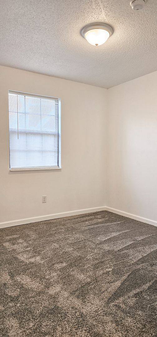 Apartment for rent at 1542 E Diuguid Dr, Murray, KY 42071