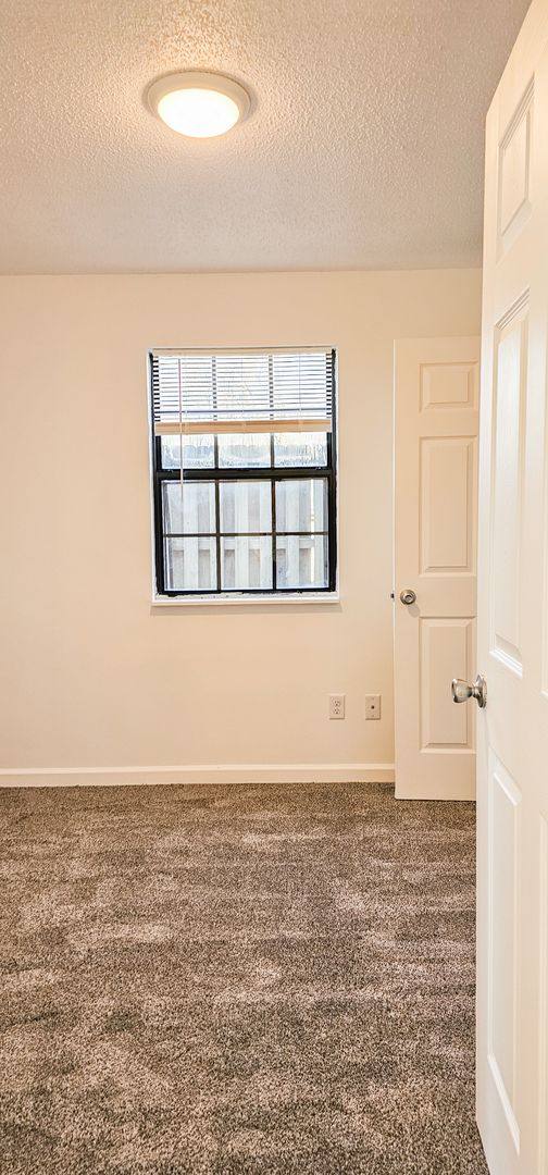 Apartment for rent at 1542 E Diuguid Dr, Murray, KY 42071